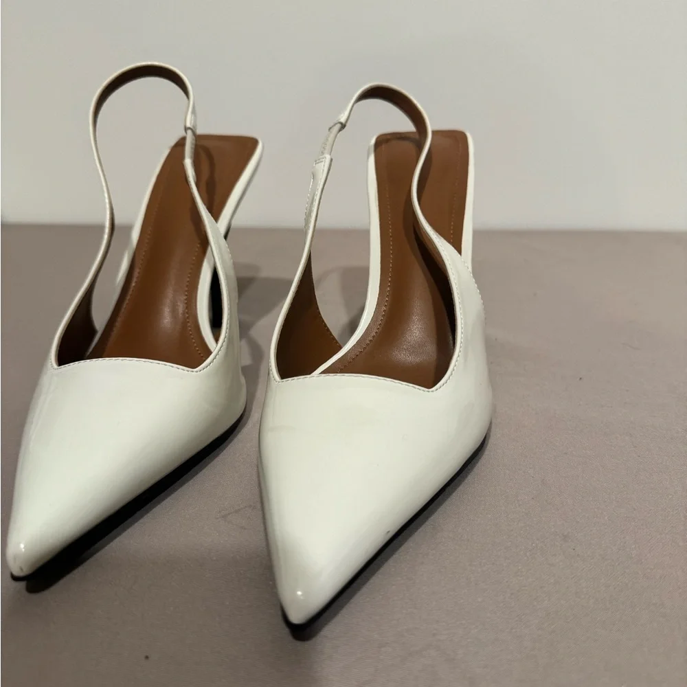 White shoes size 9 - Picture 11 of 16